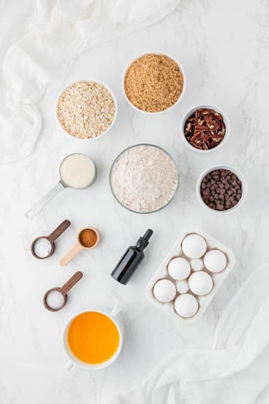 Ingrédients de pâtisserie disposés à plat