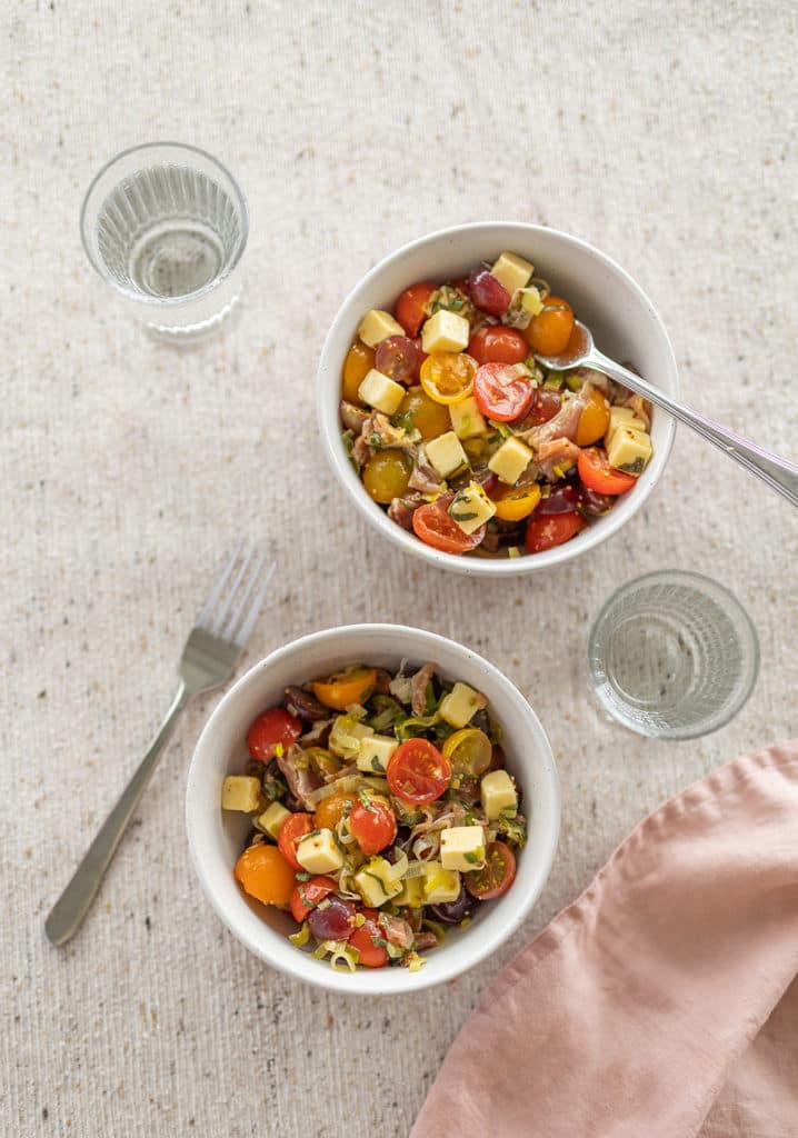 Salade fraîche au fromage perron, tomates et raisins
